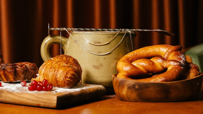 Minimalist Necklace with white topaz set in gold vermeil and sterling silver