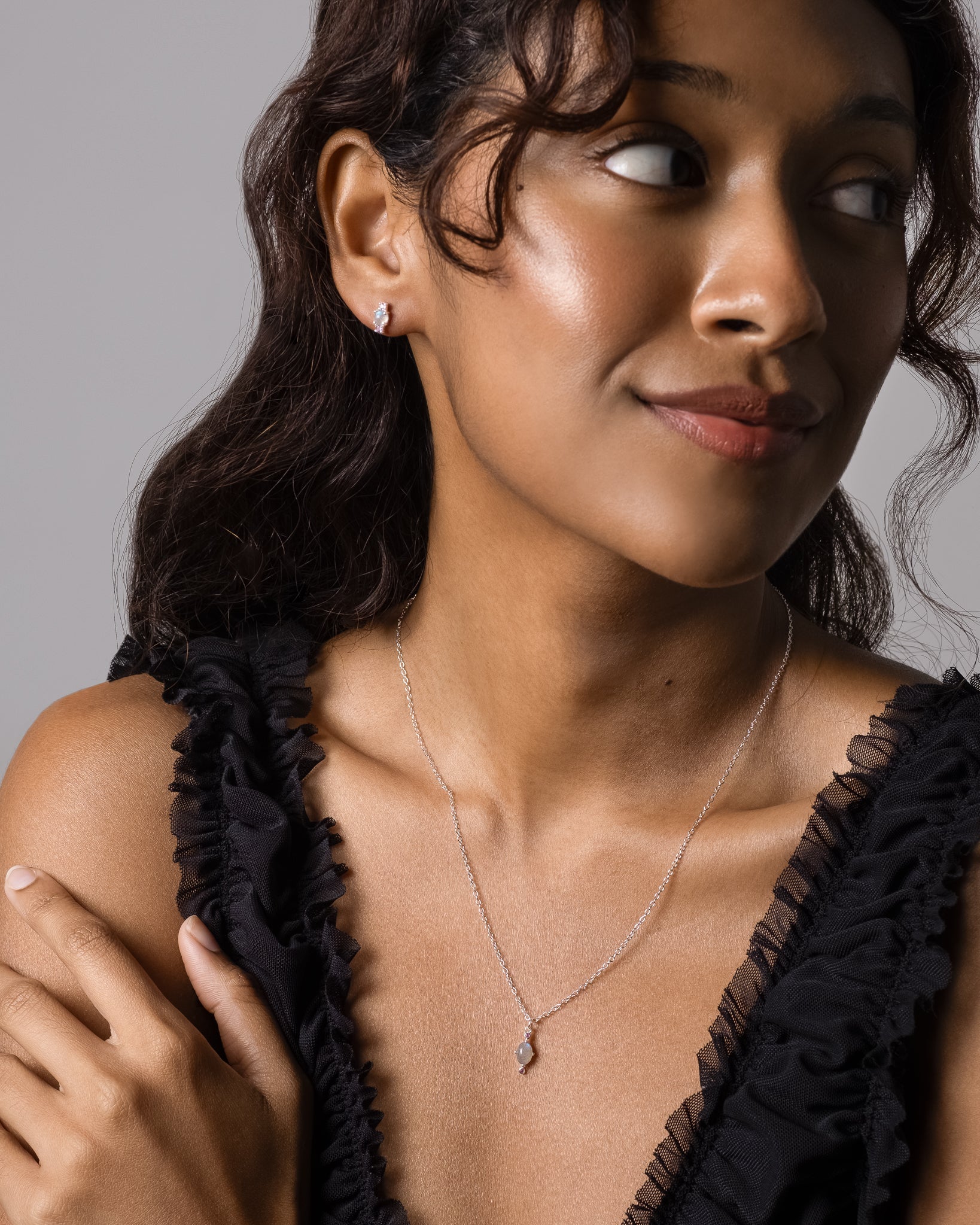 Minimalistic necklace in gold vermeil sapphire, labadorite, kyanite and iolite